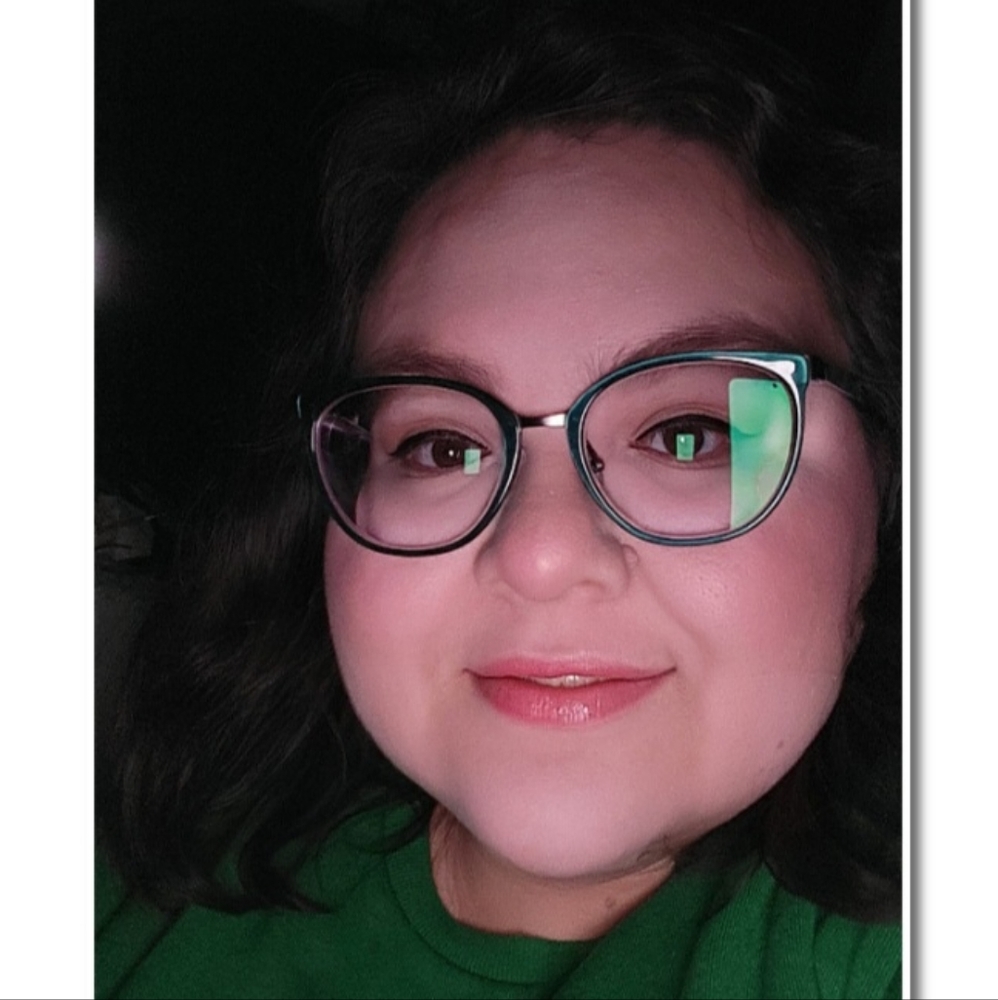 Meet your Posher, Deyanira